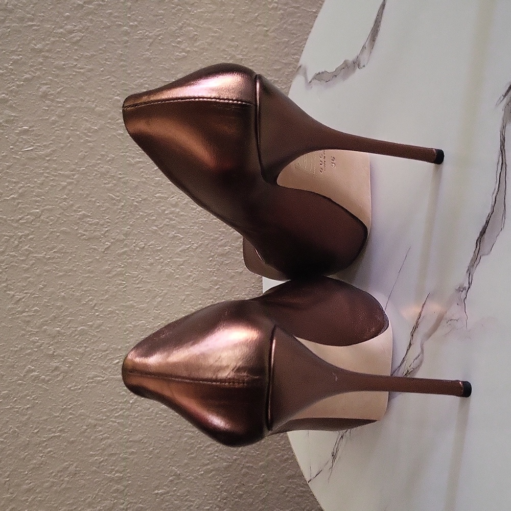 Authentic Gucci Gold Sofia Peep-Toe Platform Pump… - image 5